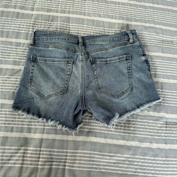 Refuge Blue Distressed Jean Shorts with Frayed Hem size 9 - Picture 3 of 3